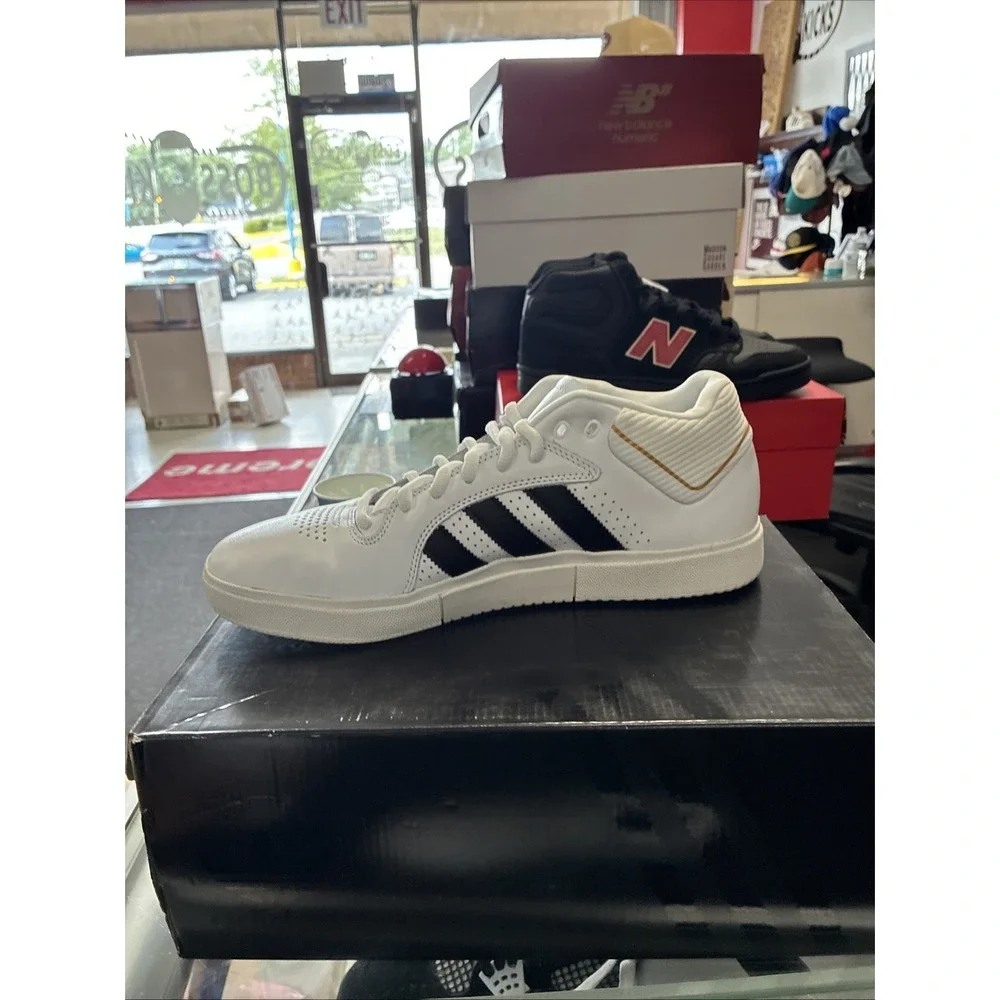 adidas Tyshawn Cloud White Core Black Gold Men Skate Boarding Shoes IF4625 10.5